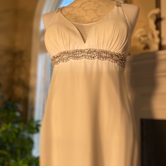 🌻SOLD🌻🌻🌻LAURA PETITES~Gown with Sequin and Ruffle Detail - Picture 11 of 15